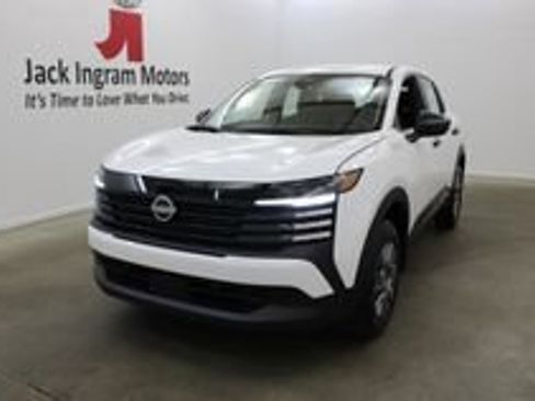 New 2026 Nissan Kicks S image 2