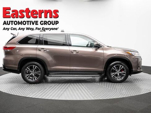 Used 2019 Toyota Highlander LE FWD image 4