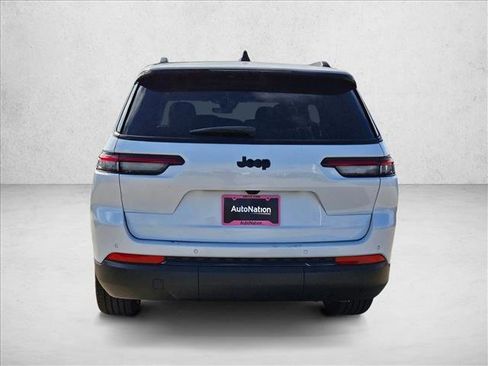 New 2025 Jeep Grand Cherokee L Altitude image 9