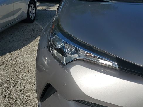Used 2019 Toyota C-HR LE FWD image 2