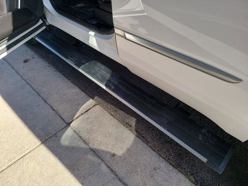 Used 2020 Cadillac Escalade Premium Luxury image 35