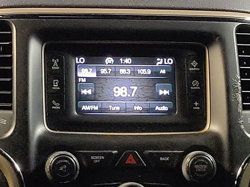 Used 2017 Jeep Grand Cherokee Laredo image 25