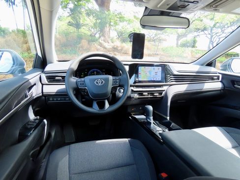 Used 2025 Toyota Camry LE FWD image 13
