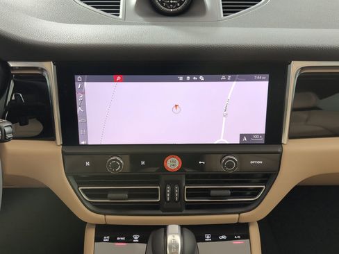 Certified 2026 Porsche Macan image 27