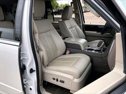 Used 2017 Lincoln Navigator Select AWD/4WD image 9