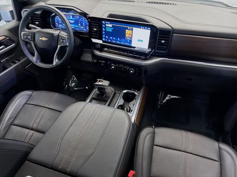 Used 2025 Chevrolet Silverado 1500 High Country w/ High Country Premium Package AWD/4WD image 12