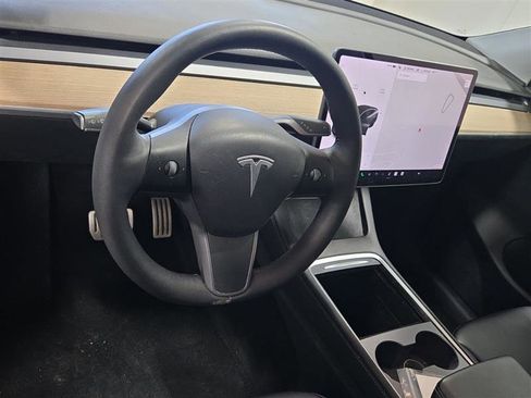 Used 2022 Tesla Model Y Performance image 5