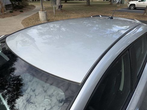 Used 2015 Nissan Leaf SL w/ Premium Package image 9