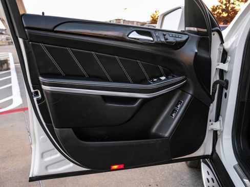 Used 2015 Mercedes-Benz GL 63 AMG 4MATIC w/ Accessory Chrome Package image 40