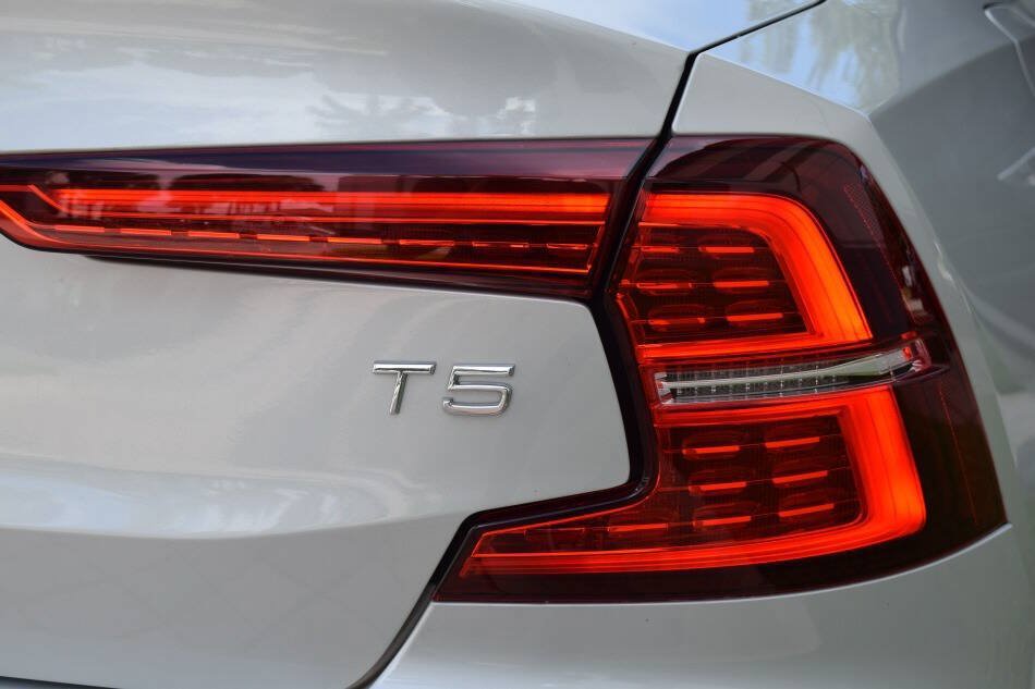 Used 2019 Volvo S60 T5 Momentum w/ Multimedia Package FWD image 38