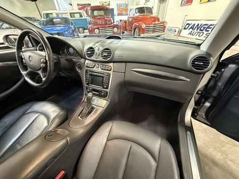 Used 2004 Mercedes-Benz CLK 320 Coupe image 2