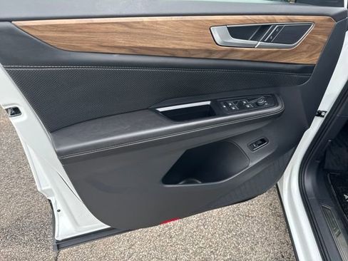 Used 2024 Volkswagen Atlas SE w/ Panoramic Sunroof Package image 11