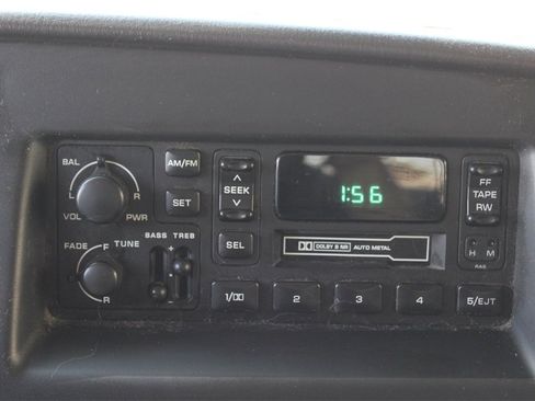 Used 2002 Dodge B3500 image 12