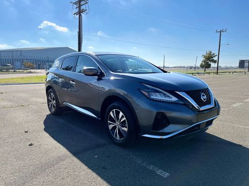 Used 2019 Nissan Murano S FWD image 3