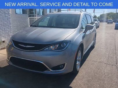 Used 2018 Chrysler Pacifica Touring-L Plus w/ Tire & Wheel Group