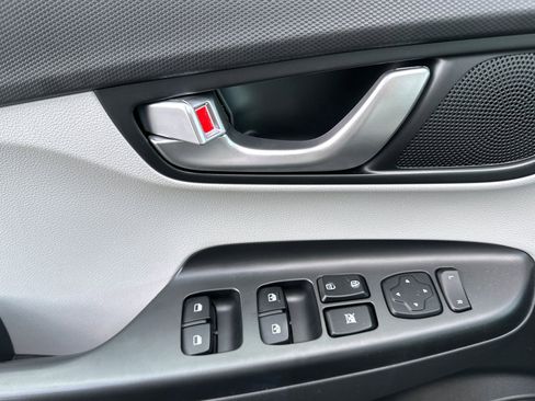 Certified 2022 Hyundai Kona SEL w/ Convenience Package image 10