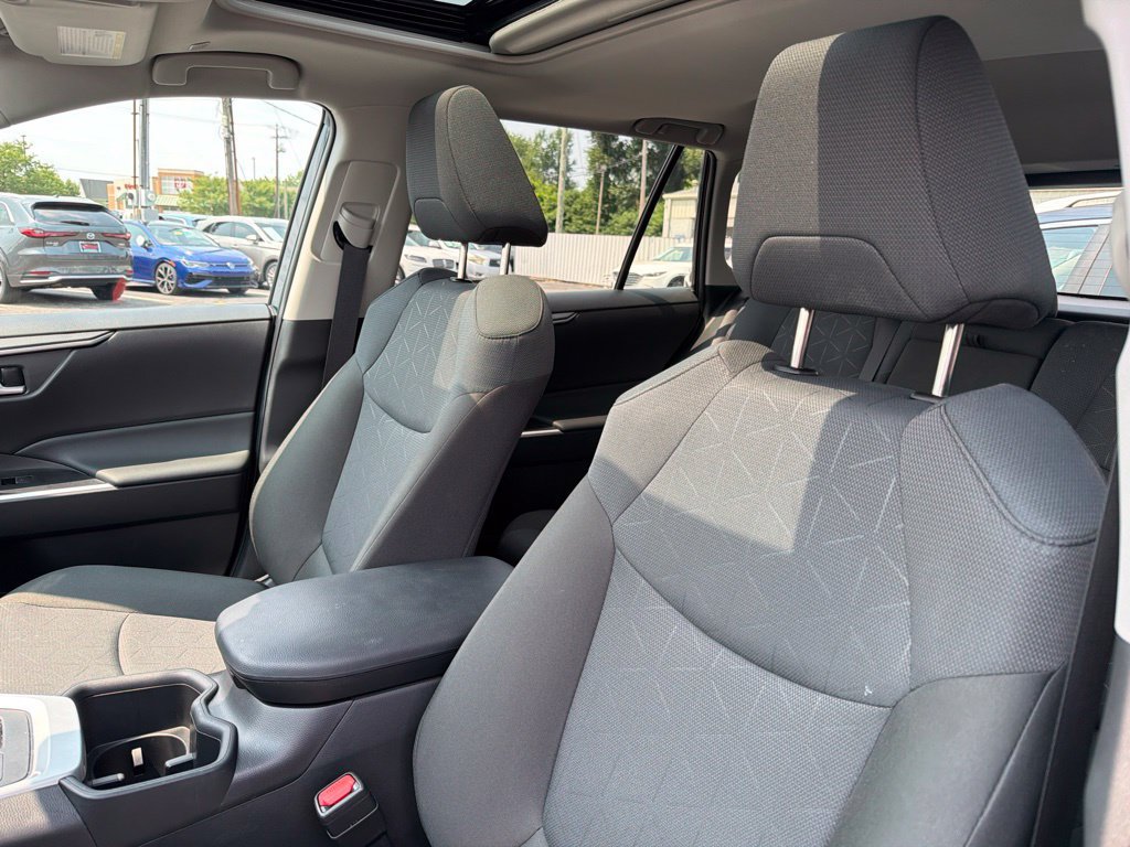 Used 2025 Toyota RAV4 XLE w/ Convenience Package FWD image 14