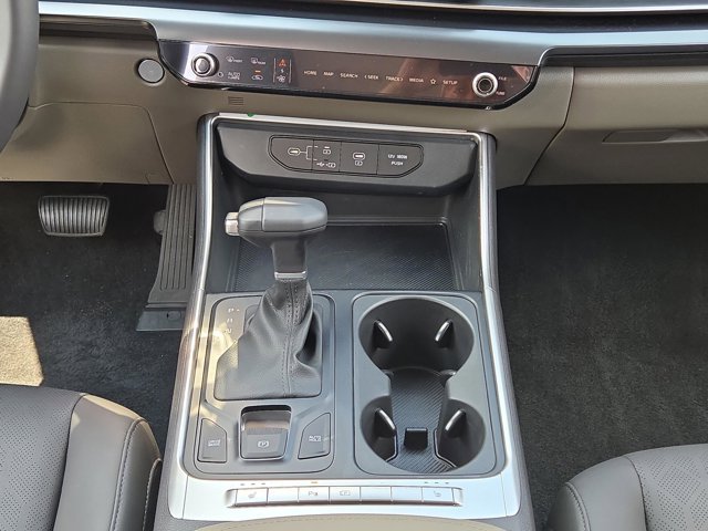 Used 2025 Kia Carnival FWD image 38