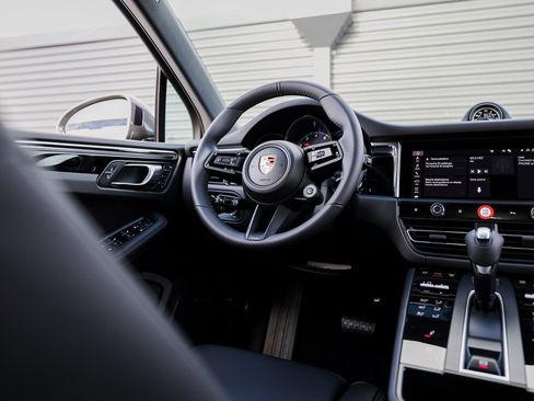 Certified 2026 Porsche Macan Turbo AWD/4WD image 25