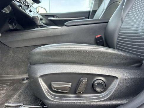 Used 2024 Toyota Camry SE image 14