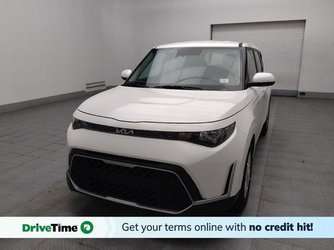 Used 2025 Kia Soul LX image 1