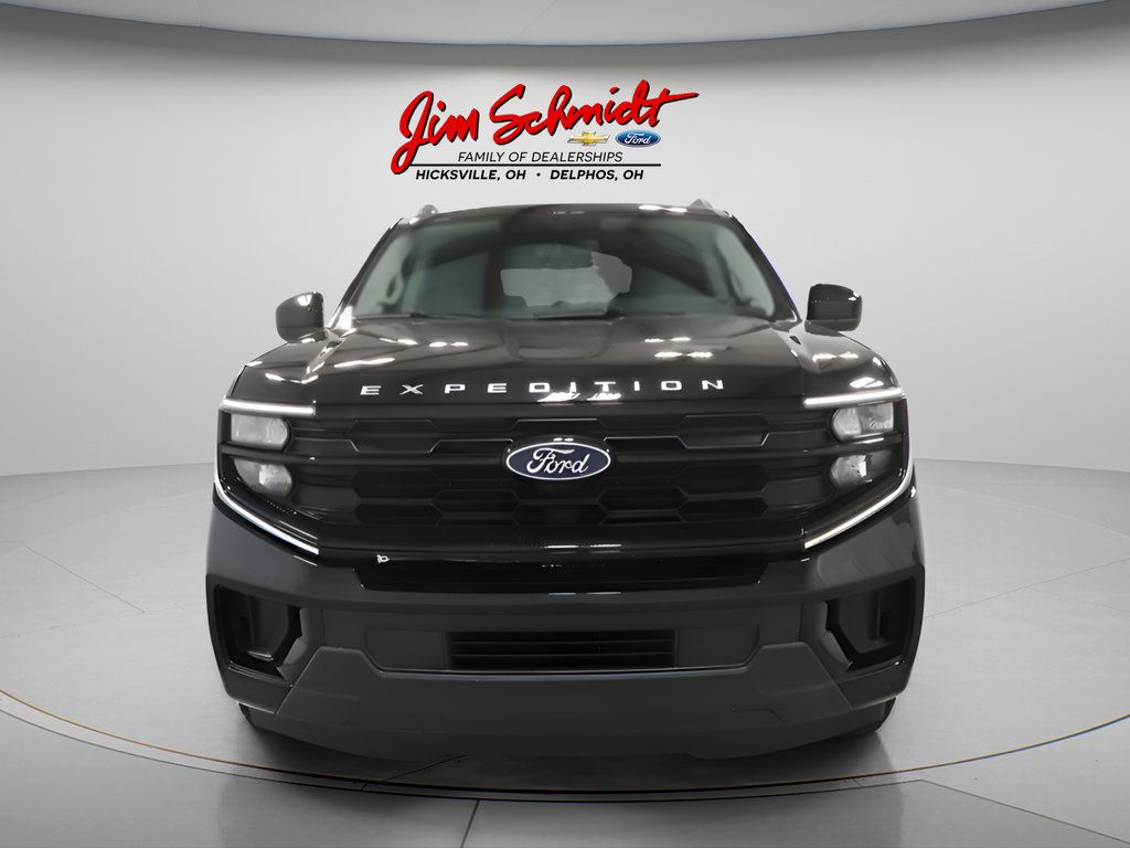 Used 2025 Ford Expedition Active AWD/4WD image 3