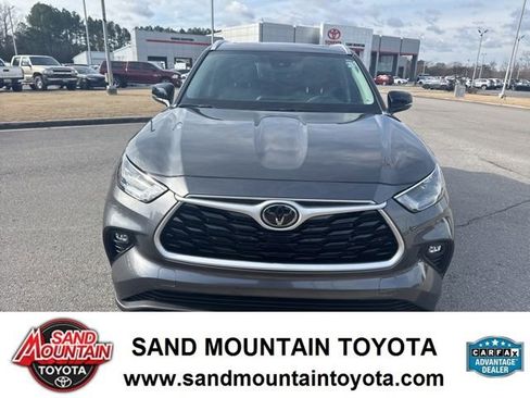 Used 2023 Toyota Highlander XLE image 8