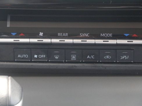 Used 2023 Toyota Sienna XLE AWD/4WD image 21