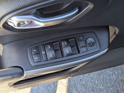 Used 2019 Jeep Cherokee Latitude w/ Popular Appearance Group FWD image 16