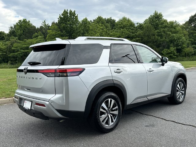Certified 2025 Nissan Pathfinder SL FWD image 9