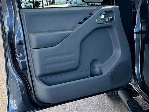 Certified 2021 Nissan Frontier SV w/ Midnight Edition Floor Mats image 21