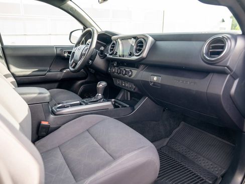 Used 2018 Toyota Tacoma TRD Off-Road AWD/4WD image 24