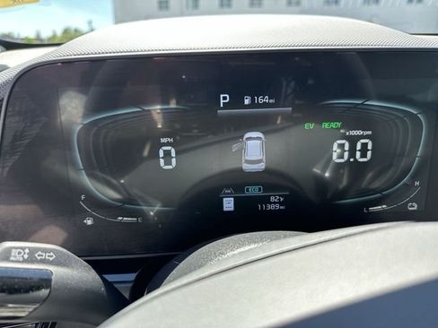 Used 2023 Kia Niro EX FWD image 11