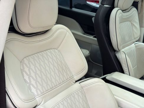 Used 2022 Lincoln Navigator Black Label AWD/4WD image 12