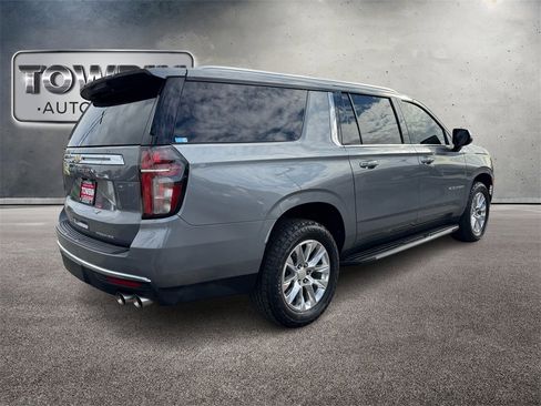 Used 2022 Chevrolet Suburban Premier image 4