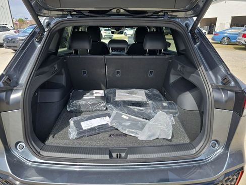 New 2026 Volkswagen Tiguan SE R-Line FWD image 11