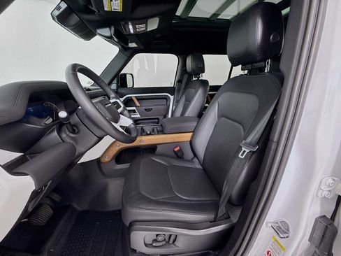 Used 2023 Land Rover Defender 110 X-Dynamic SE image 5