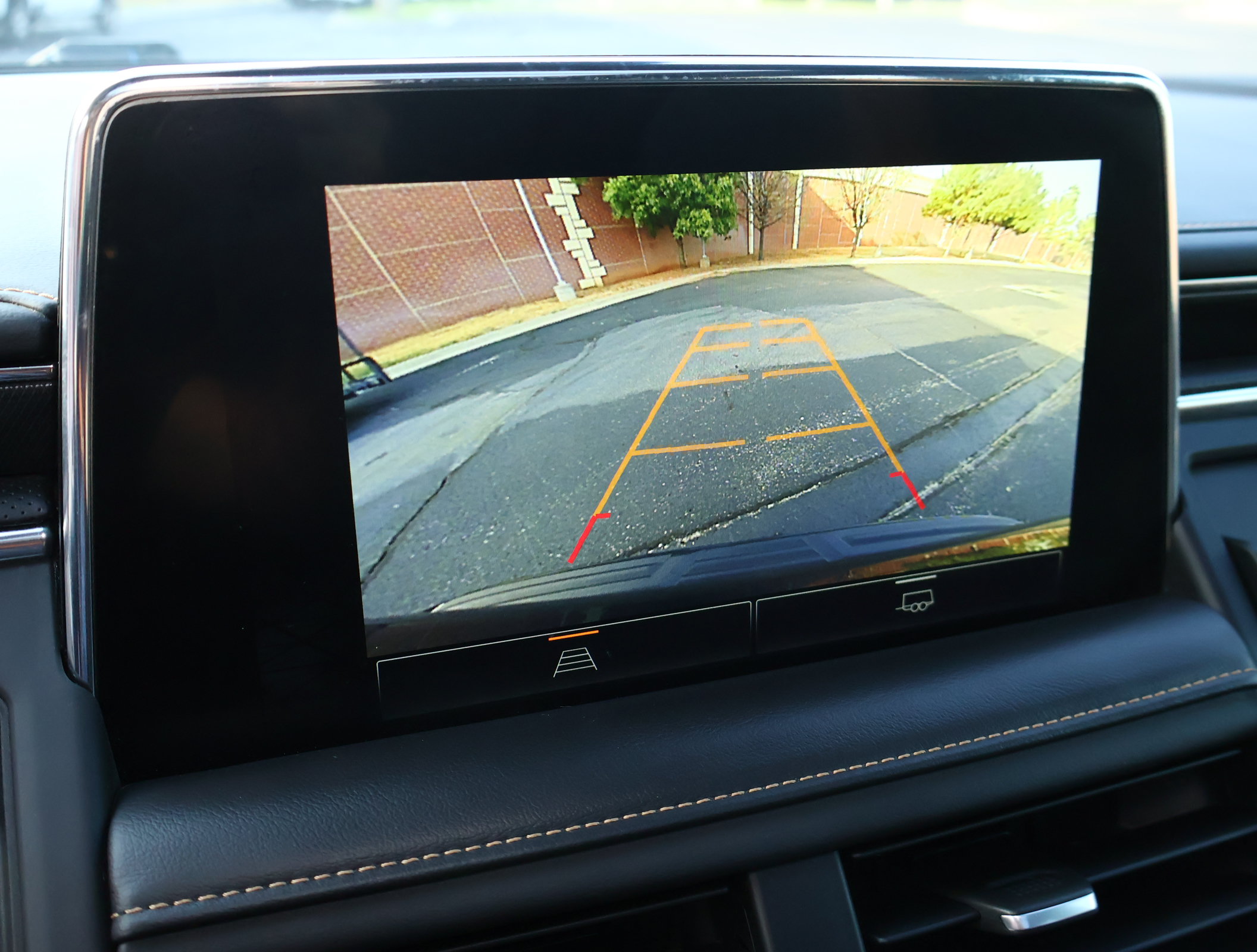 Used 2023 GMC Yukon XL AT4 w/ LPO, Floor Liner Package AWD/4WD image 5