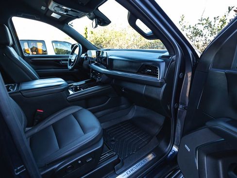 Used 2025 Chevrolet Tahoe LT w/ Comfort Package image 31