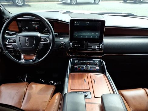 Used 2019 Lincoln Navigator L Reserve image 12