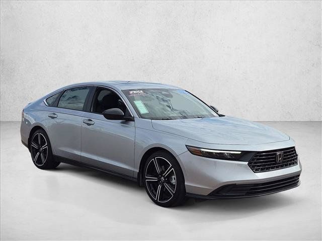 Used 2025 Honda Accord Sport image 3
