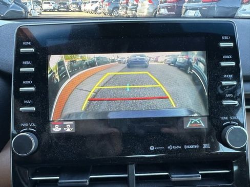 Used 2020 Toyota Avalon Limited image 25