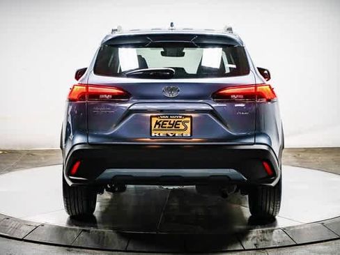 Certified 2023 Toyota Corolla Cross XLE image 4