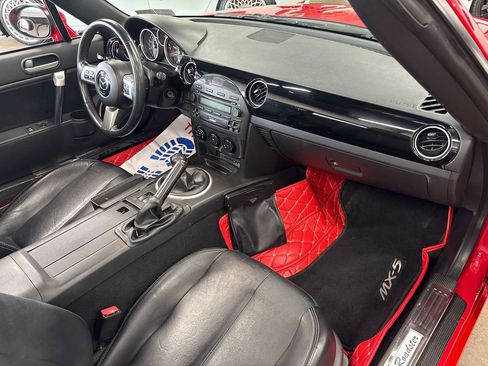 Used 2006 MAZDA MX-5 Miata Grand Touring RWD image 51