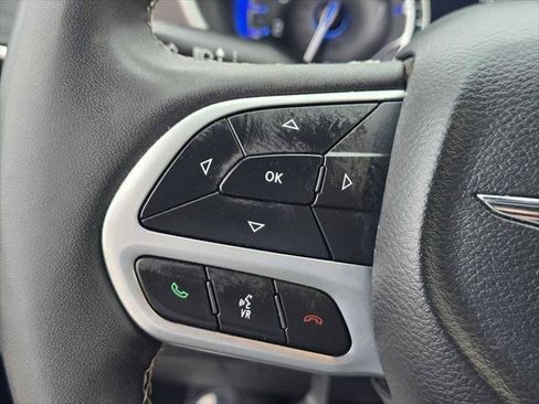 Used 2025 Chrysler Pacifica Select FWD image 33