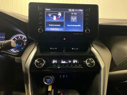 Used 2021 Toyota Venza LE image 22