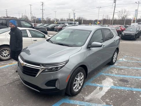 Used 2024 Chevrolet Equinox LT image 2
