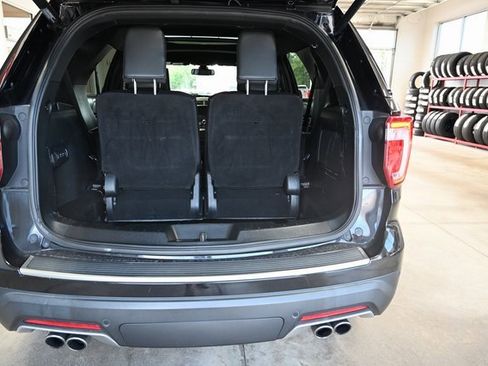 Used 2019 Ford Explorer Platinum image 31