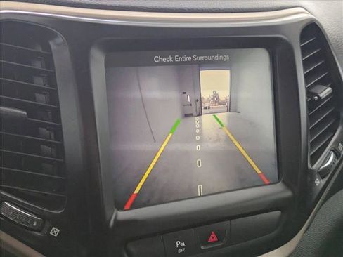 Used 2017 Jeep Cherokee 75th Anniversary image 14