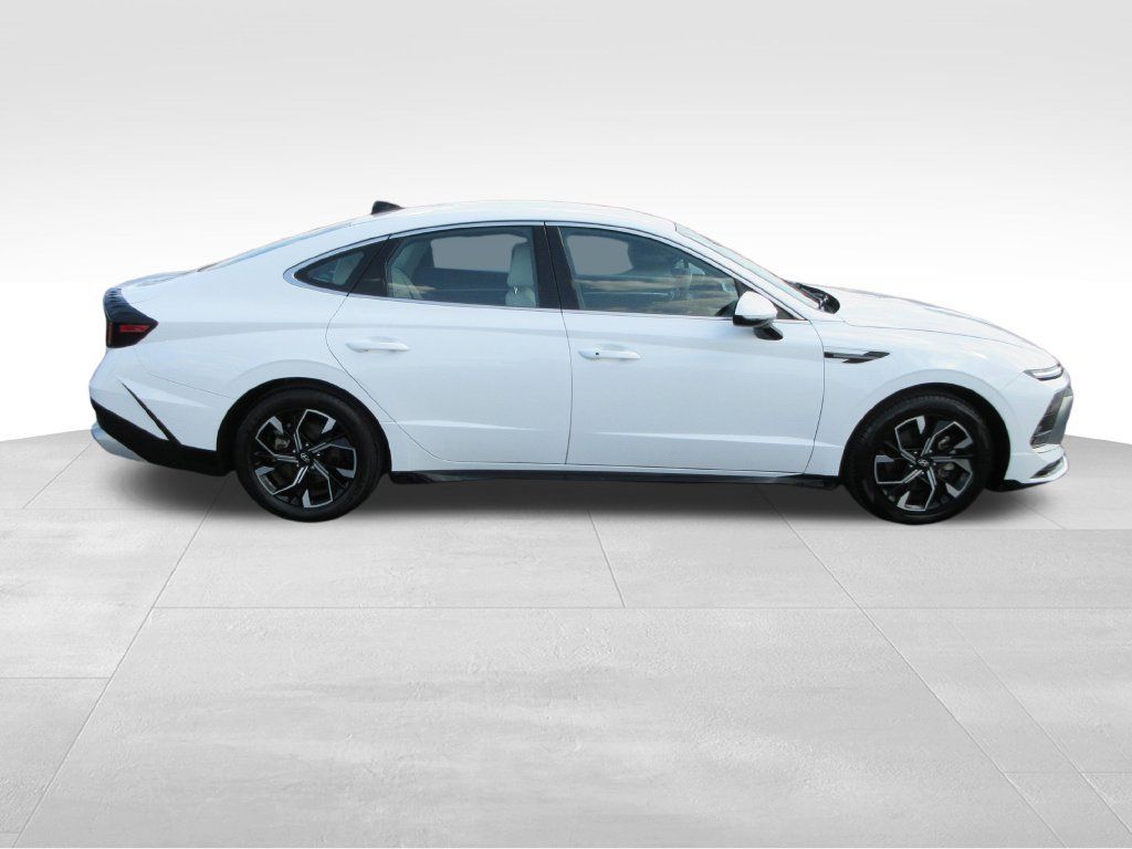 Used 2025 Hyundai Sonata SEL FWD image 6